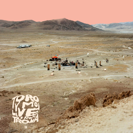 CAK117_ToroYMoi_LivefromTrona_900